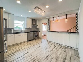 34 Lincoln St in Roseland, NJ - Building Photo - Building Photo