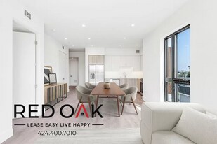 12444 Chandler Blvd in Los Angeles, CA - Building Photo