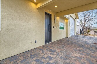7074 Pinebrook Ct in Las Vegas, NV - Building Photo - Building Photo