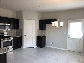 2013 Langdale Ln in Austin, TX - Building Photo - Building Photo