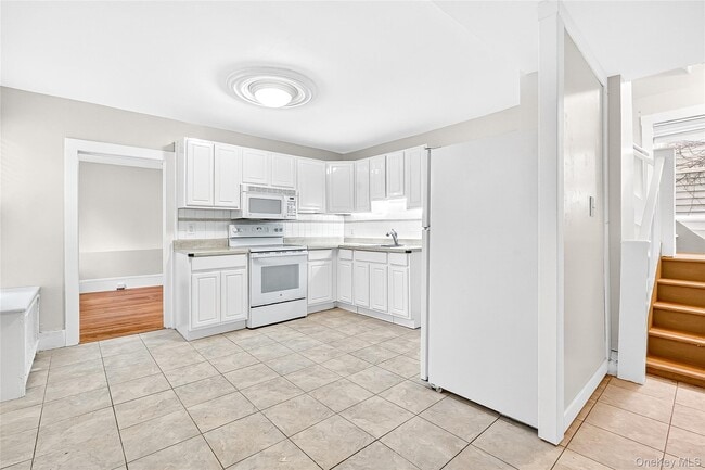 41 Saratoga Ave in Pleasantville, NY - Building Photo - Building Photo