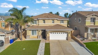 15696 Pecan Ln in Fontana, CA - Building Photo
