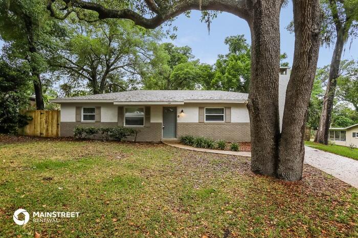 189 N Lake Franklin Dr in Mount Dora, FL - Building Photo