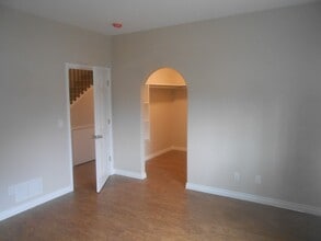 1160 E Snow Hill Ave, Unit #2 in Wasilla, AK - Foto de edificio - Building Photo