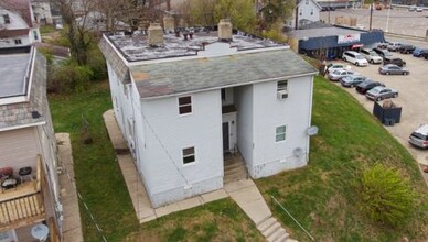 5211 Montgomery Rd in Cincinnati, OH - Building Photo - Primary Photo