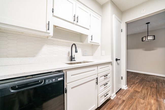 Mountain Place Apartments in Stone Mountain, GA - Building Photo - Building Photo