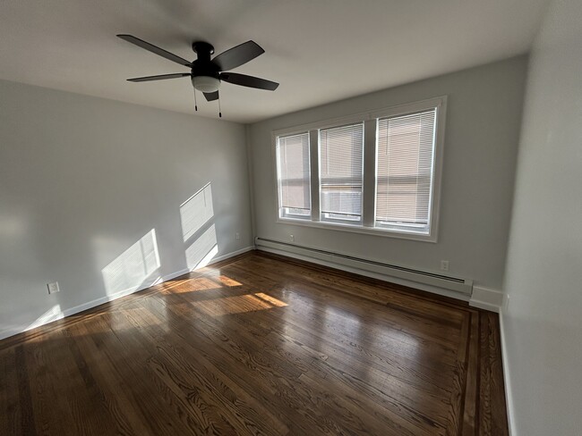 580 Gregory Ave, Unit 2 in Clifton, NJ - Foto de edificio - Building Photo