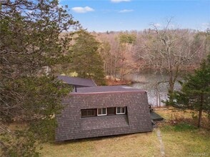 296 Pine Hill Rd in Pleasant Valley, NY - Building Photo - Building Photo