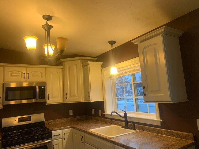 396 Washington St, Unit Rear in Taunton, MA - Building Photo - Building Photo