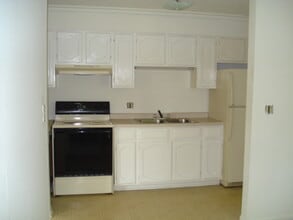 302 Royal St in Onalaska, WI - Building Photo - Building Photo