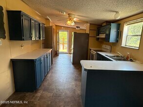 822 Dawn Ave in Interlachen, FL - Building Photo - Building Photo