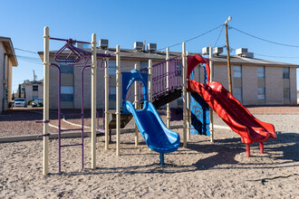 Valley Place Apartments in El Paso, TX - Building Photo - Building Photo