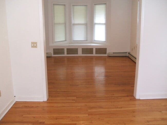 824 Myrtle Ave in Albany, NY - Foto de edificio - Building Photo