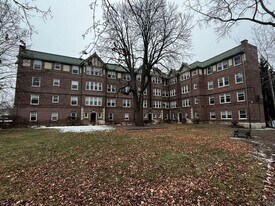 1110 Curtiss St in Downers Grove, IL - Building Photo