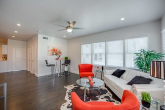 1519 Bennett Ave in Dallas, TX - Foto de edificio - Building Photo