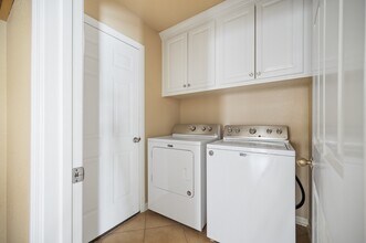 9515 Denfield Ln in Houston, TX - Foto de edificio - Building Photo