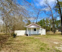 2795 Dennis St in Orange, TX - Building Photo