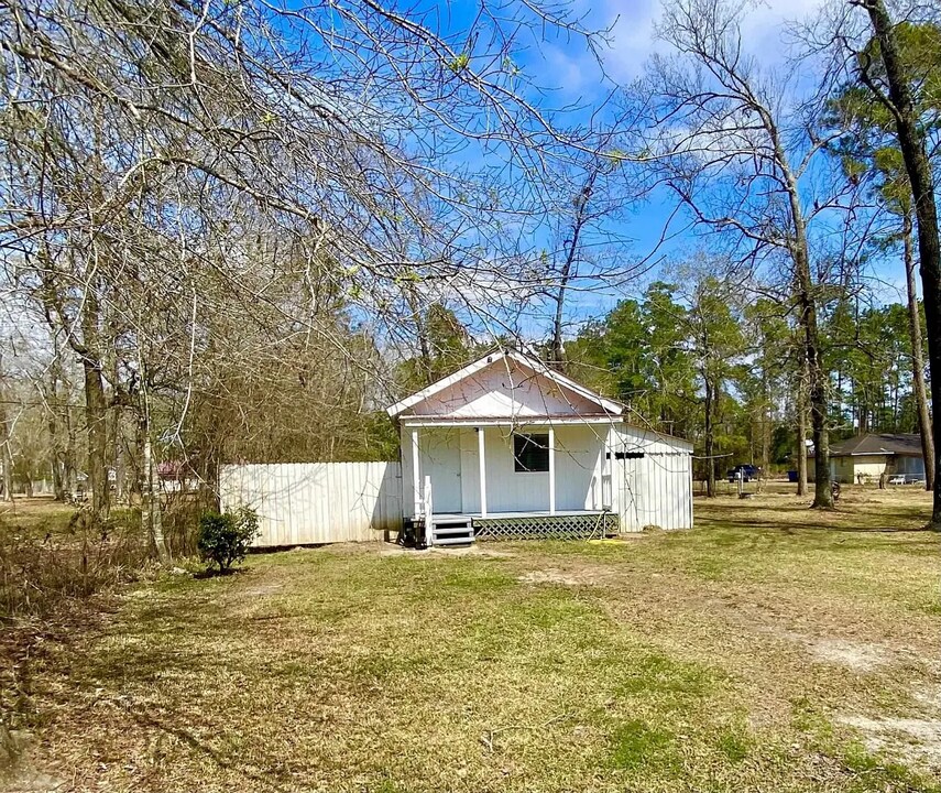 2795 Dennis St in Orange, TX - Building Photo