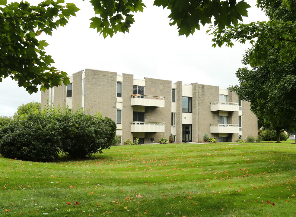 Village Terrace Apartment Homes in Cortland, NY - Foto de edificio