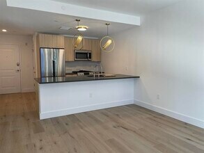 348 Baldwin Ave-Unit -202 in Jersey City, NJ - Building Photo - Building Photo