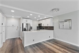 16710 NE 9th Ave in North Miami Beach, FL - Foto de edificio - Building Photo