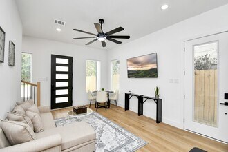 7129 Sidney St in Houston, TX - Building Photo - Building Photo