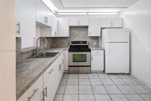 11905 NE 2nd Ave in Miami, FL - Building Photo