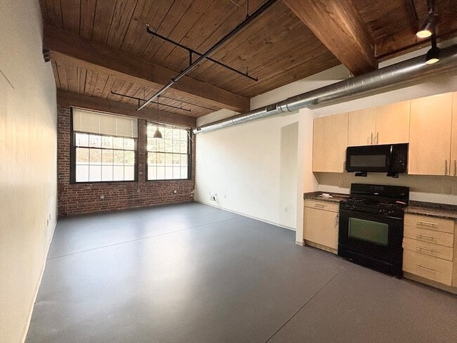 88 Gerrish Ave, Unit 112 in Chelsea, MA - Building Photo - Building Photo