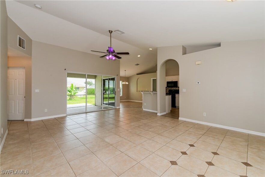 123 SW 29th Terrace, Unit 303 in Cape Coral, FL - Building Photo