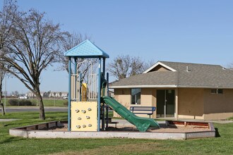 Country Way Apartments in Mendota, CA - Foto de edificio - Building Photo