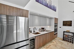 7744 Collins Ave in Miami Beach, FL - Building Photo