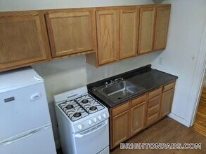 1687 Commonwealth Ave in Boston, MA - Building Photo - Building Photo