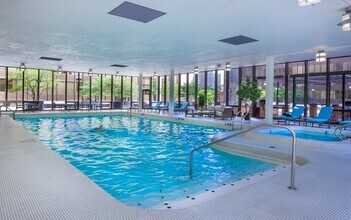 323 E Ontario St in Chicago, IL - Building Photo - Building Photo