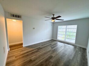 4461 Treehouse Ln in Tamarac, FL - Building Photo - Building Photo