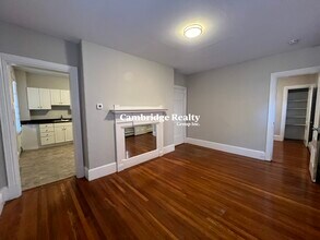64 Dana St, Unit E in Cambridge, MA - Building Photo - Building Photo