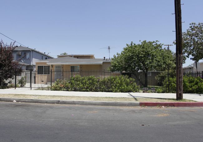 6904 Ben Ave in North Hollywood, CA - Foto de edificio - Building Photo