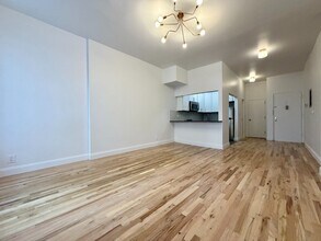 346 W 52nd St in New York, NY - Building Photo - Building Photo