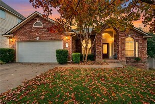 207 Chesapeake Bay Ln S in Austin, TX - Building Photo