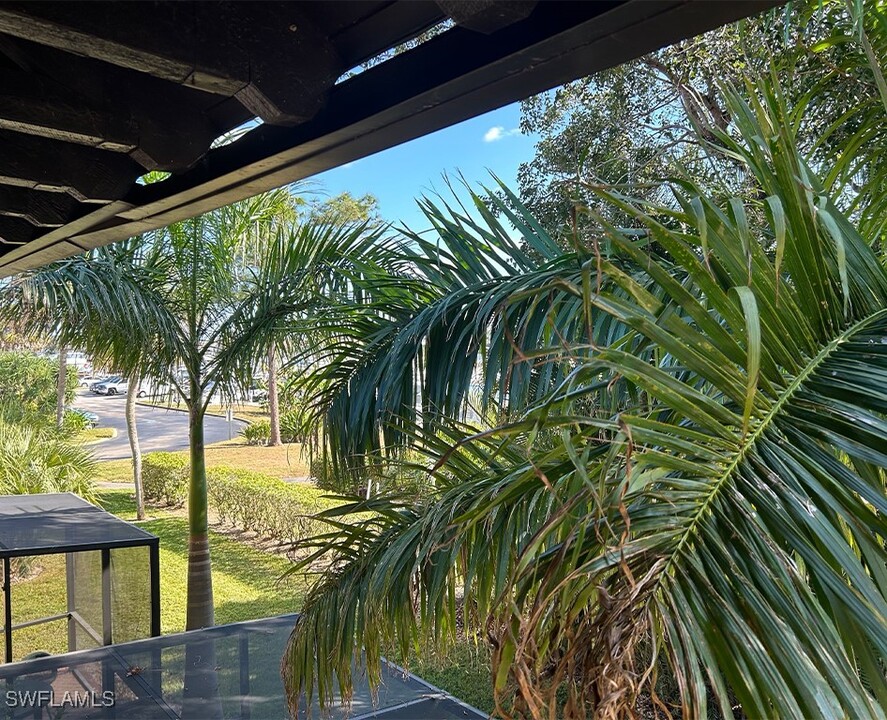 25000 Tamiami Trail E in Naples, FL - Foto de edificio