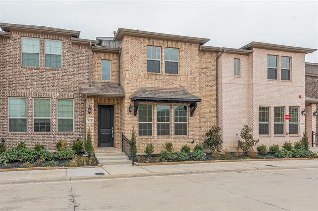 property at 913 Ponds Edge Ln