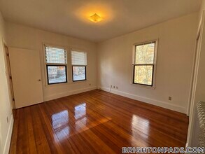 163 Strathmore Rd, Unit 3 in Boston, MA - Foto de edificio - Building Photo