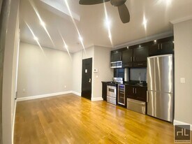 17 W 103rd St in New York, NY - Building Photo