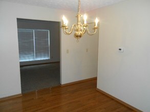 8558 Rodebaugh Rd in Reynoldsburg, OH - Building Photo - Building Photo