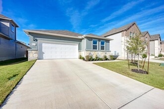 113 Rampart Lp in Liberty Hill, TX - Building Photo - Building Photo