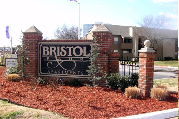 Bristol Park Apartments in Tulsa, OK - Building Photo