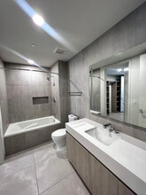 137 NW 30th St, Unit C1 in Miami, FL - Building Photo - Building Photo