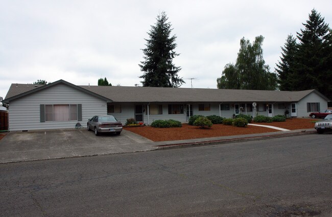 2512-2526 Honeysuckle Way NE in Salem, OR - Building Photo - Building Photo