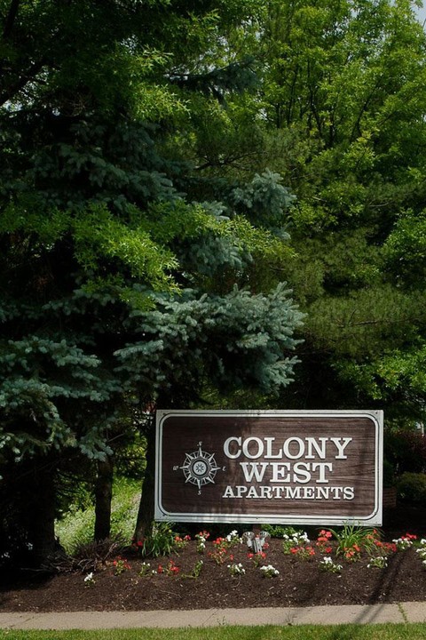 Colony West Apartments in Coropolis, PA - Building Photo