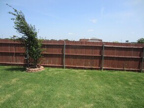 2603 Cherry Hills Ln in Burleson, TX - Foto de edificio - Building Photo