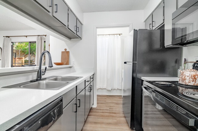 The Broadwater at Salado Creek in San Antonio, TX - Building Photo - Building Photo